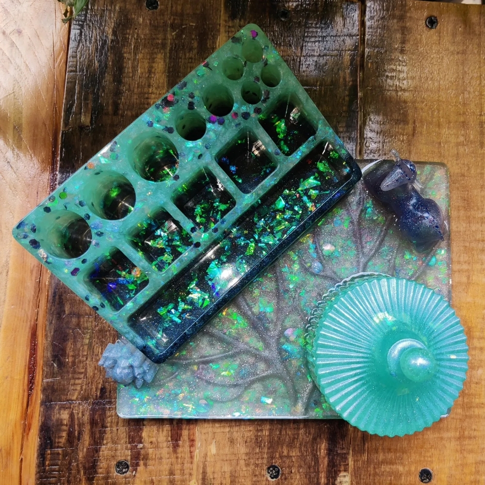 Hand-made makeup organizer